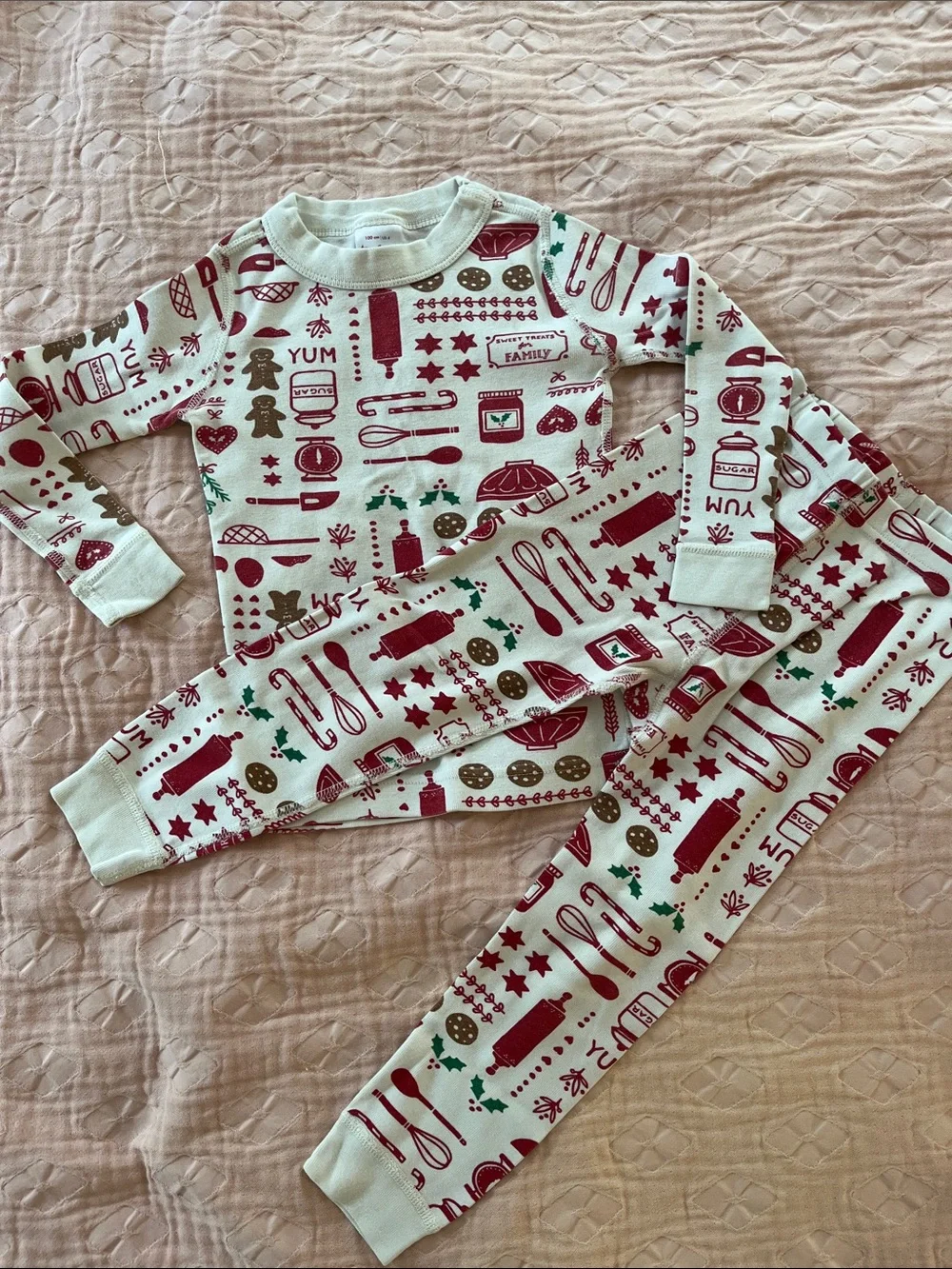 Hanna Andersson baking holiday pajamas 4T